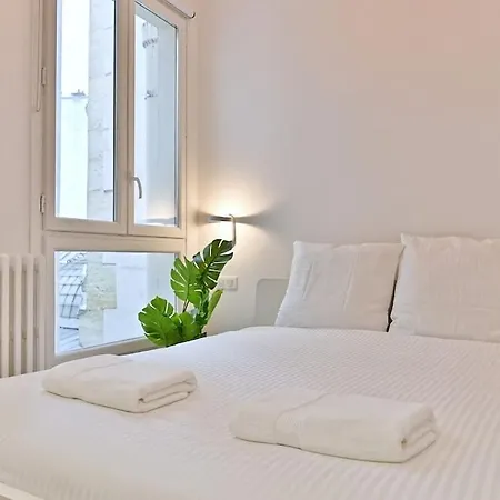 Au Centre De - Musee Grevin *