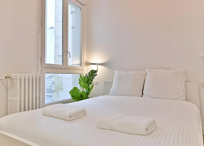 Au Centre De - Musee Grevin *