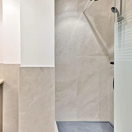 Au Centre De - Musee Grevin Apartman Párizs