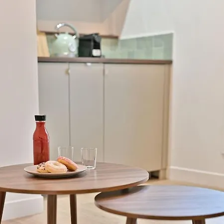 Au Centre De - Musee Grevin Apartman Párizs
