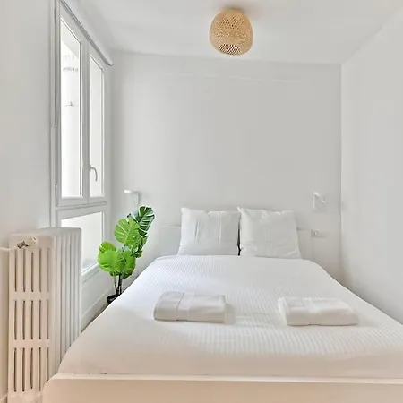 Au Centre De - Musee Grevin Paris